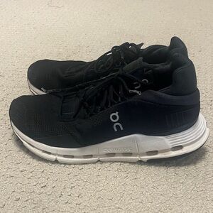 On Running women size 8 Black and White shoes
